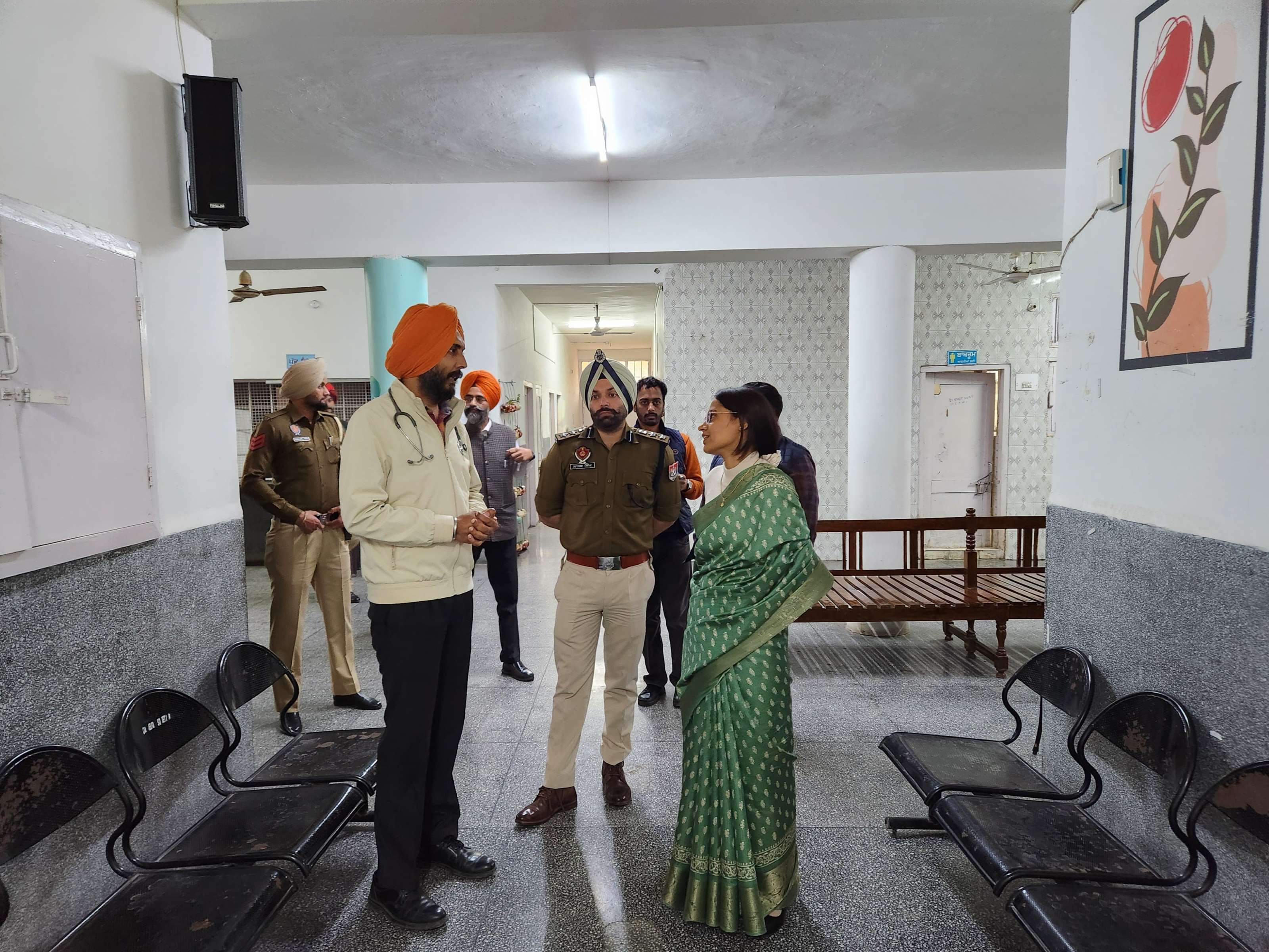 Deputy Commissioner and SSP made surprise visit to Saket Hospital and Oat Clinic